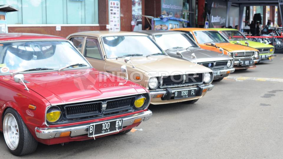 Mobil-mobil klasik berjubel di MGK Retro Fun Dezvous 2015.